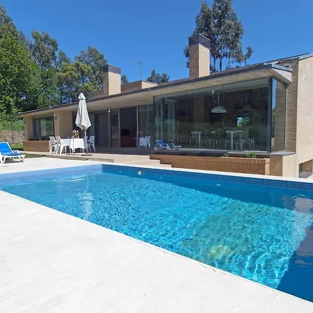 House & Pool At Apartmán