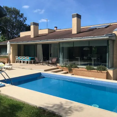 House & Pool At Apartmán *