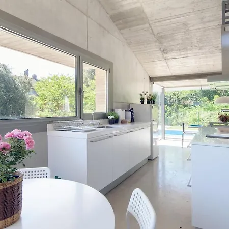 House & Pool At Somo