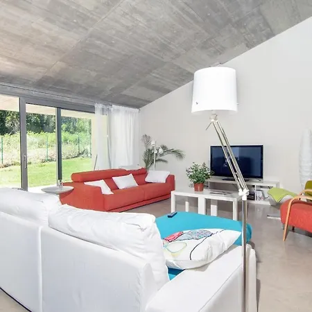 House & Pool At Apartmán Somo